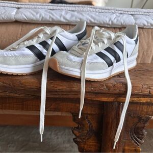 Classic Adidas 70 Runs 2.0